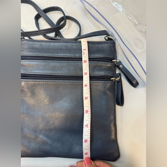 Vera Pelle Navy Blue Genuine Leather Crossbody Bag with Zippered Pockets - Picture 14 of 15